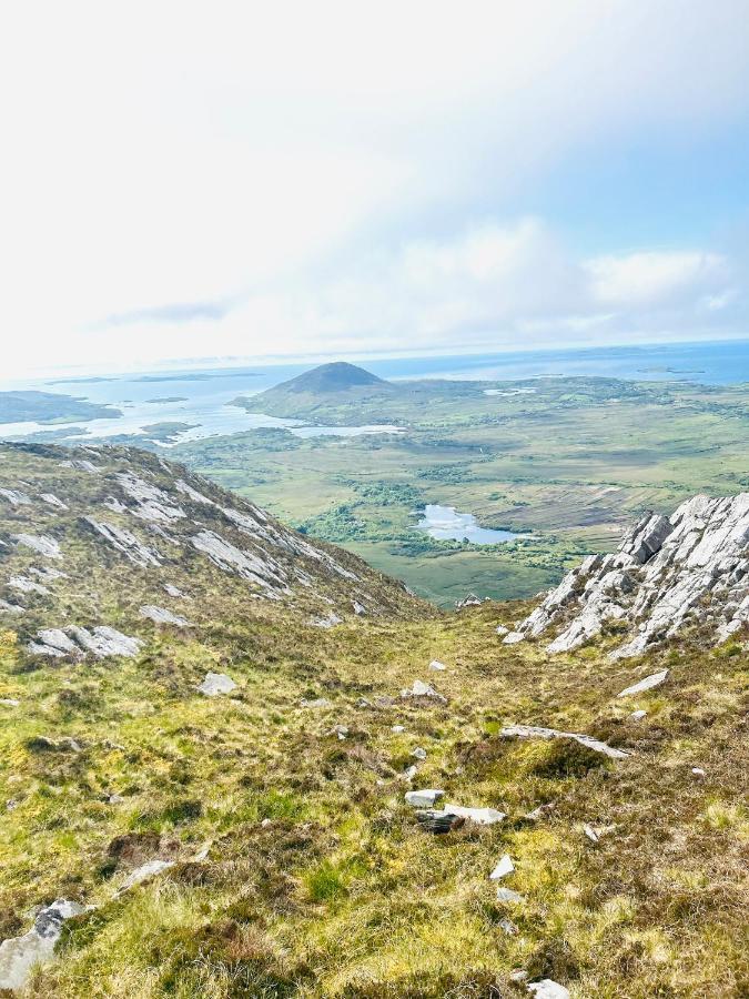 Red Deer Cosy Apartment In Letterfrack Connemara Экстерьер фото
