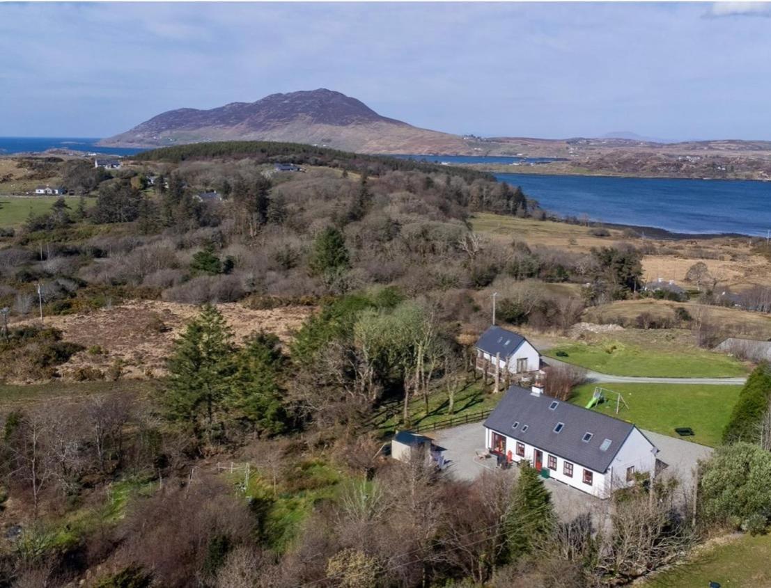 Red Deer Cosy Apartment In Letterfrack Connemara Экстерьер фото